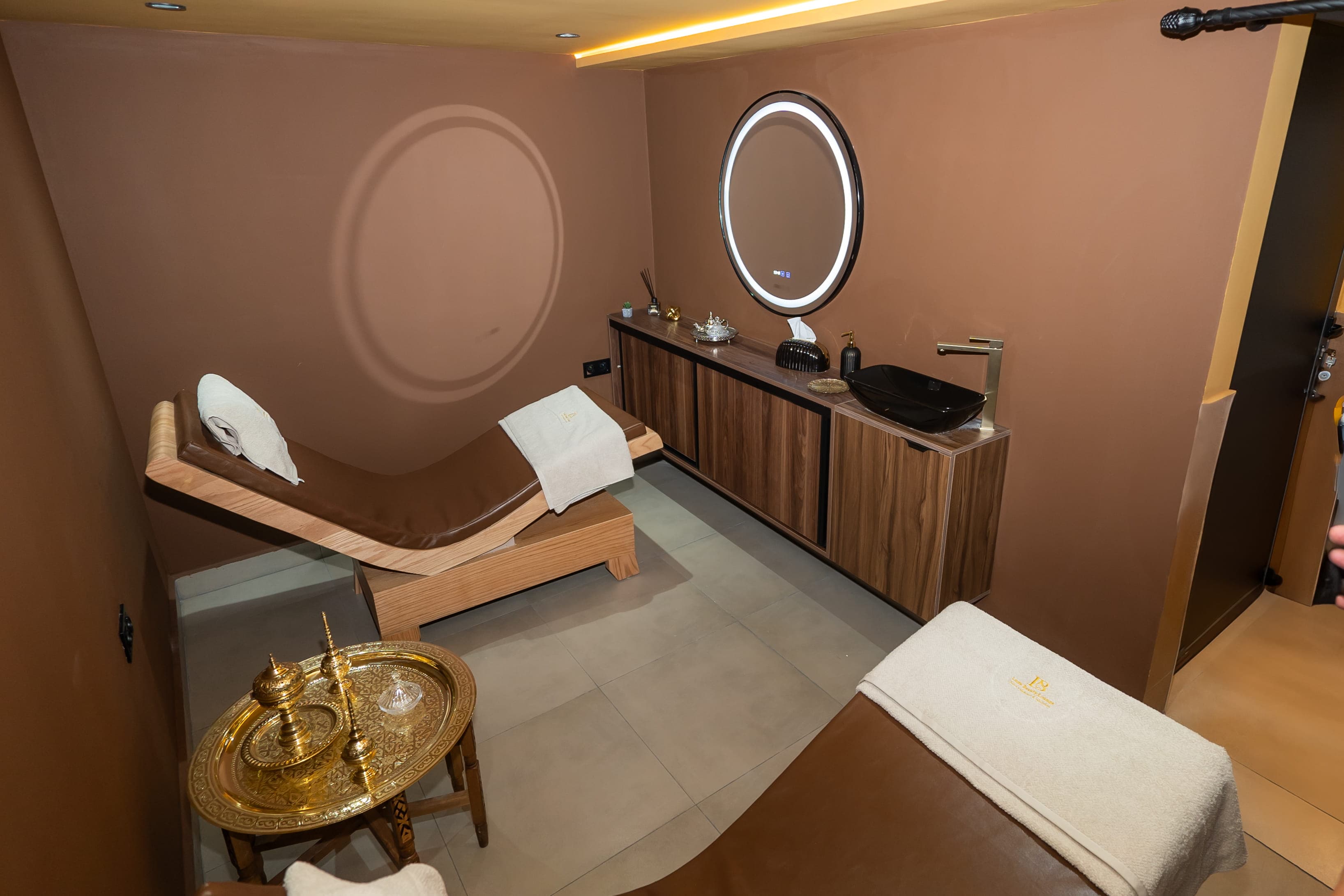 Luxe Beauty Lounge Interior